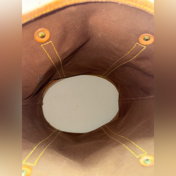 100% Authentic Louis Vuitton Monogram GM Bucket bag. - Picture 14 of 17